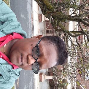 Meet your Posher, Ronella